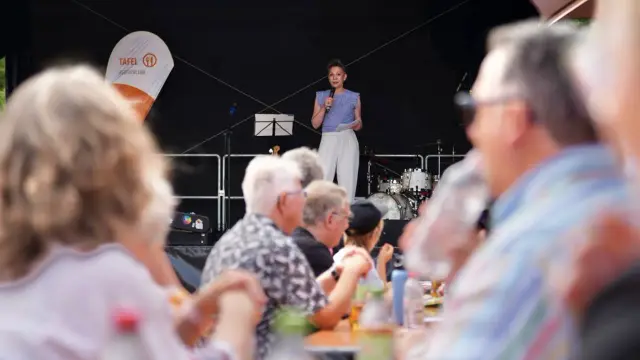 Bundestafeltreffen: 1.000 Gäste bei "Langer Tafel" in Hannover