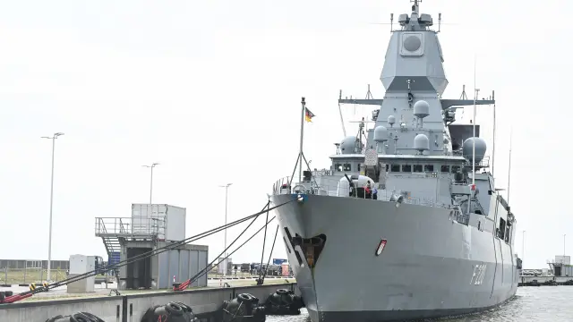 Wilhelmshaven: Fregatte "Hamburg" zu NATO-Einsatz aufgebrochen