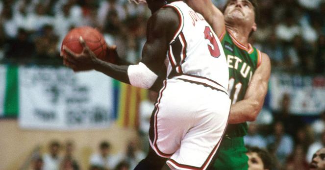 YouTube Gold: The Iconic Dream Team Blows Out Lithuania By 51