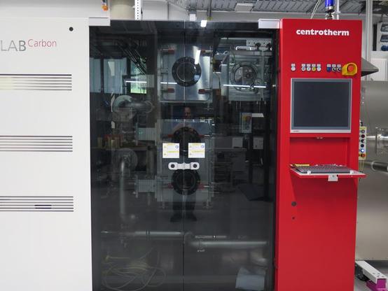 Airlock system of the energy-reduced low-pressure oven Airlock system of the energy-reduced low-pressure oven