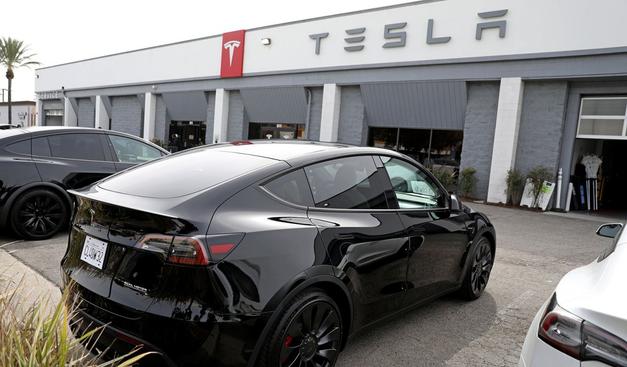 Tesla redesigns maçanetas após investigação de segurança