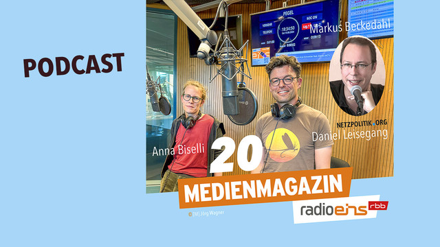 Foto vom radioeins-Studio mit Mikrofonen und den Studiogästen zum Thema 